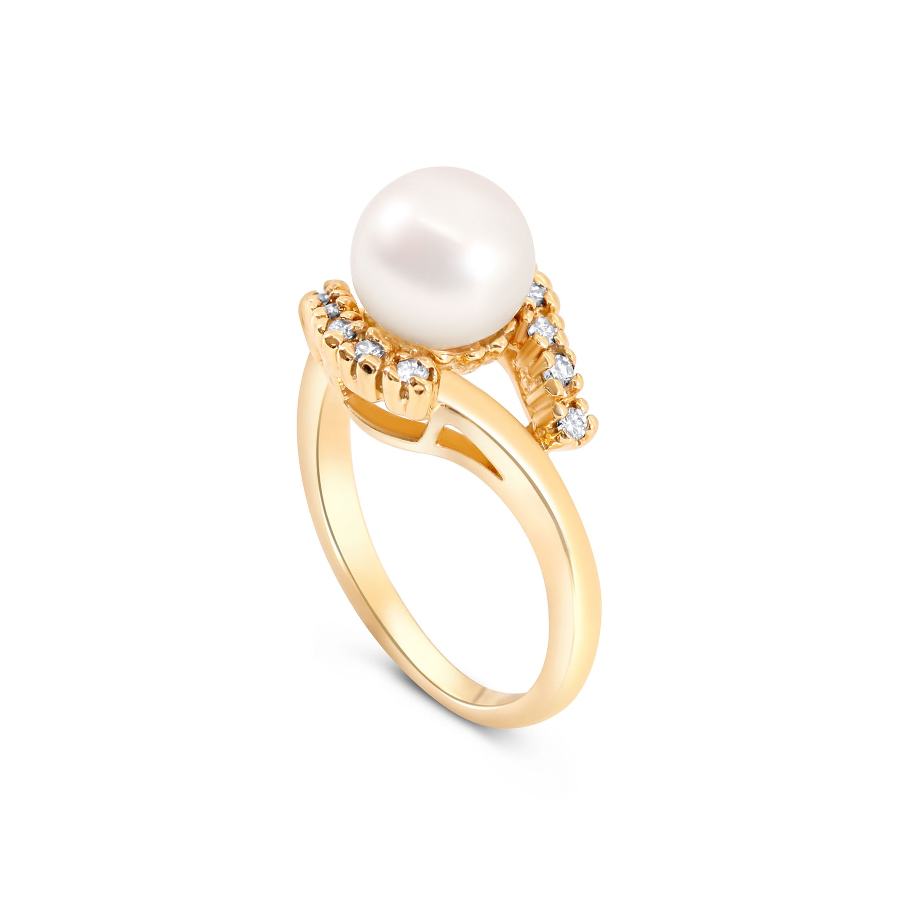 Demure Wave Pearl Ring